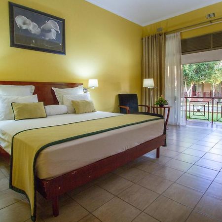 Cityblue Courtyard Hotel & Suites, ليفينغستون المظهر الخارجي الصورة